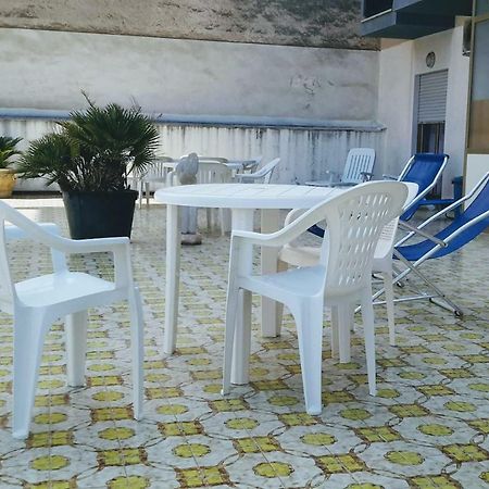 Una Terrazza Nel Sole Appartamento Di Tre Camere E Terrazza ตราปานี ภายนอก รูปภาพ