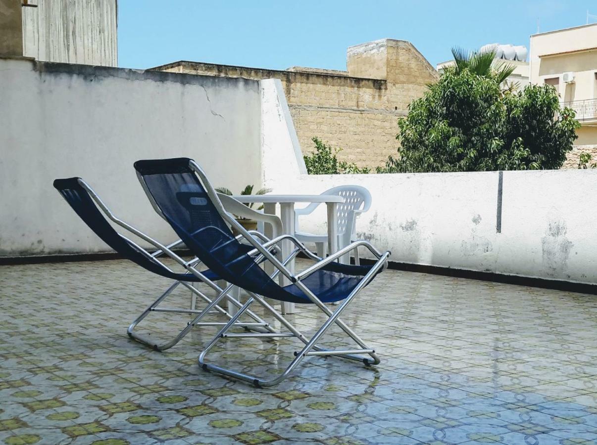 Una Terrazza Nel Sole Appartamento Di Tre Camere E Terrazza ตราปานี ภายนอก รูปภาพ